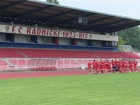 490x370-490x370-490x370-Nis-stadion-FK-Radnicki-trening-arhivski-snimci-pokrivanje