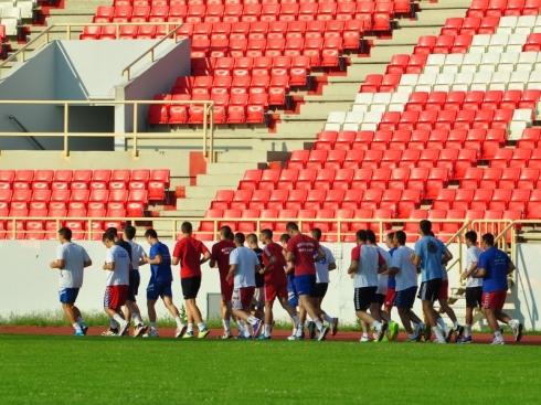 rukometasi-zeleznicara-na-stadionu.jpg