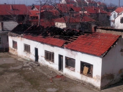 izgoreo-pomocni-objekat-skole.jpg