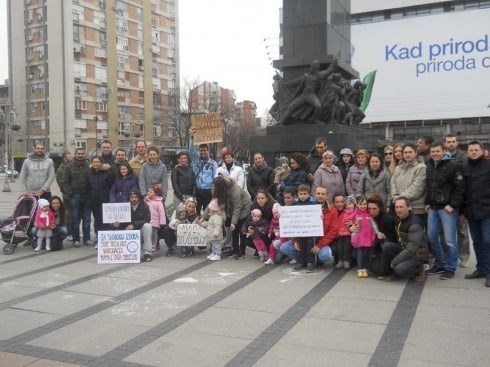 490x370-nis-protest-vakcine.jpg