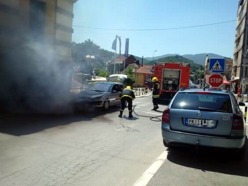 zapalio-se-auto-u-centru-Prokuplja-foto-LJ.-M..jpg