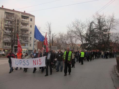 Šetali od Parka Svetog Save do Toplane, a završili ispred Gradske kuće; foto: JV