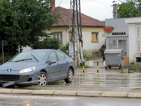 Saobraćajna nezgoda policajac udario devojčice