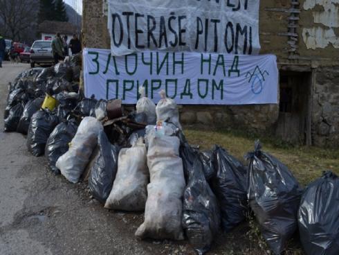 Prikupljeno đubre i dalje nije odveženo na deponiju