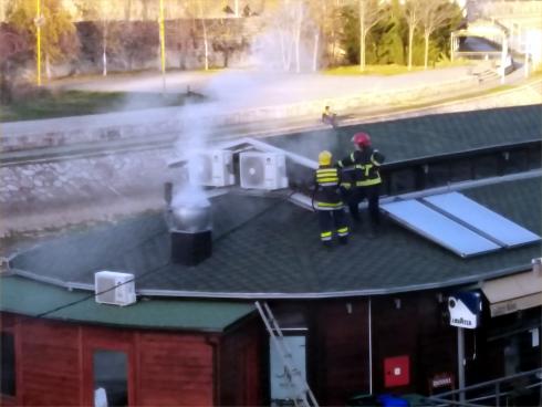 Vatrogasci požar splav foto Južne vesti Vanja Keser