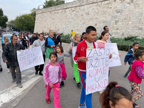 Romi protest struja 2; foto Opre Roma Srbija