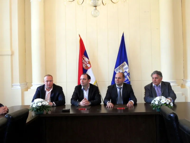 POTPISIVANJE UGOVORA
