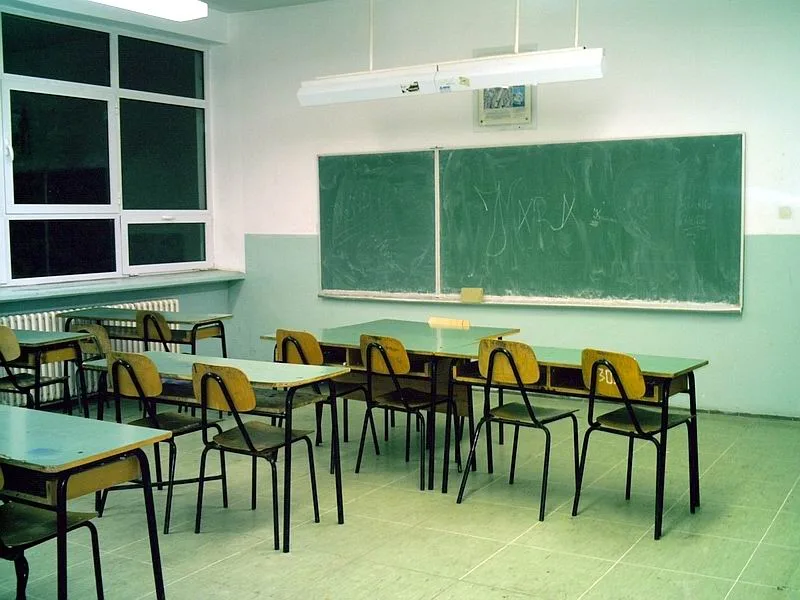 skola ucenici klupe ilustracija Kosta JUZNE VESTI