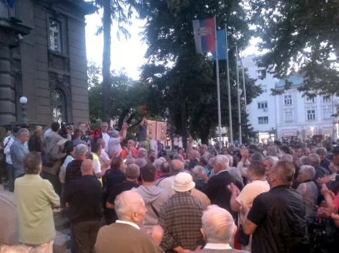 490x370 800x600 protest5