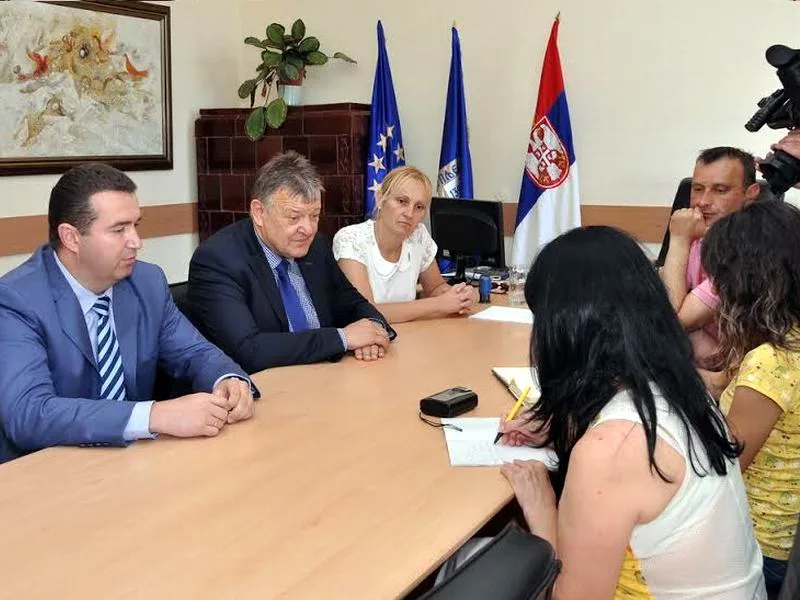 Potpisivanje ugovora Opstine i Leonija foto Lj M