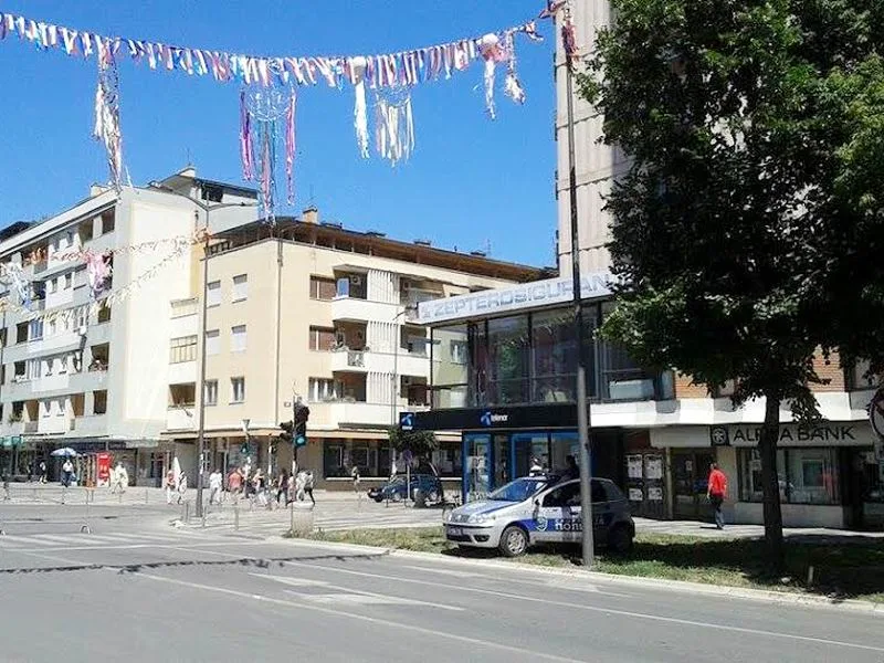 Policija u Leskovcu na zelenoj povrsini foto Dragan Kocic