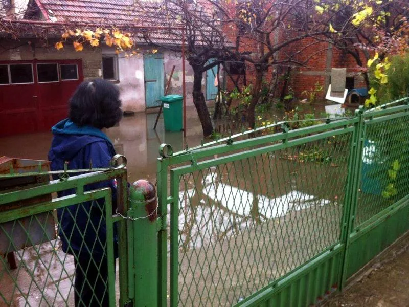 voda prodrla u dvorista i domove leskovcana foto d m