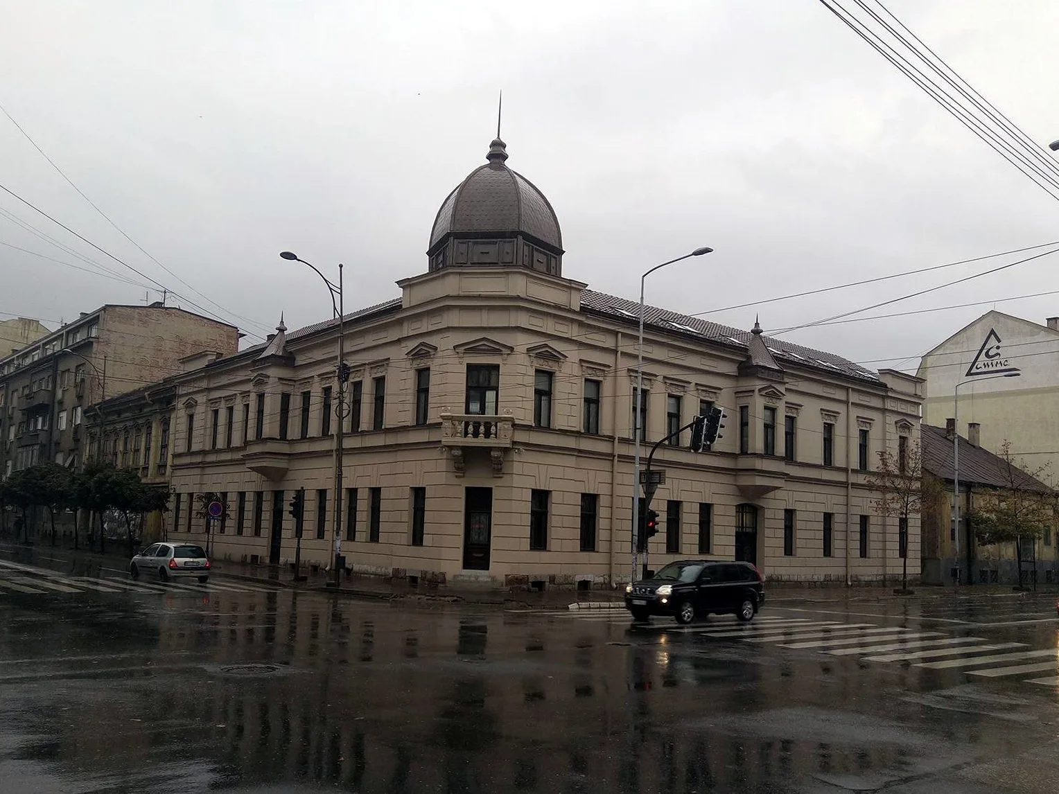 Nova zgrada u centru Nisa foto M Z