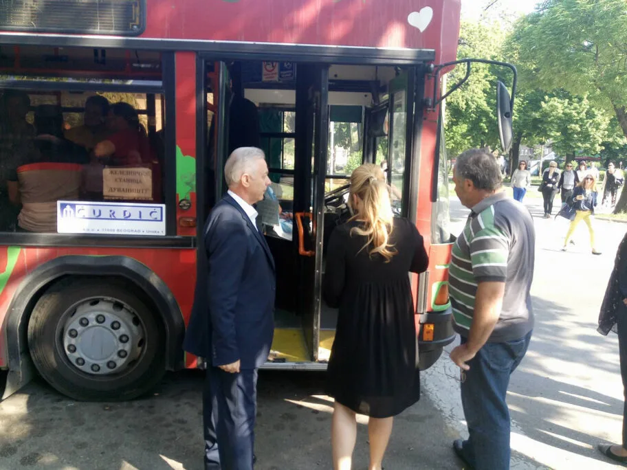 autobus kod pravnog foto vm 8