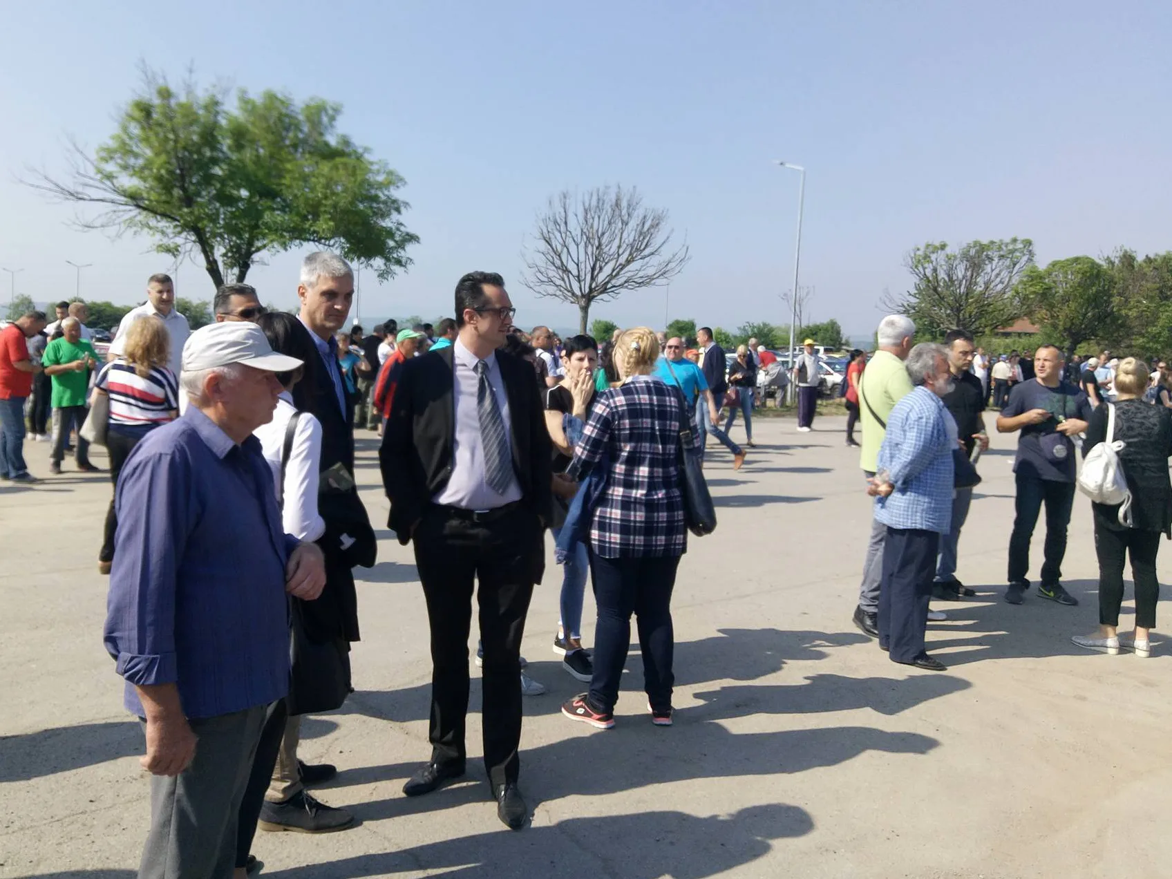 vucic-igor-i-drustvo-kod-leonija-foto-sm