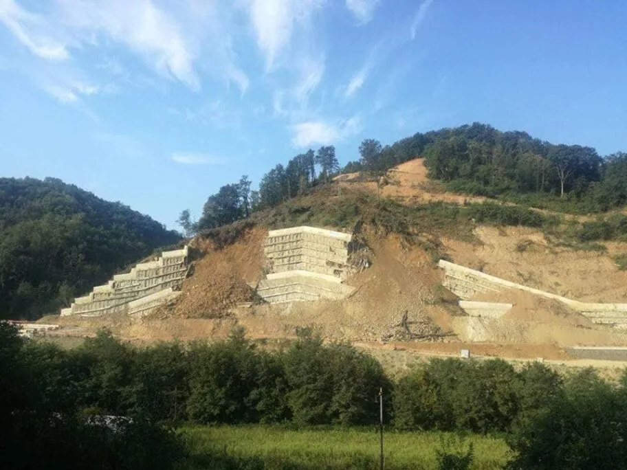 Potporni zid rusenje foto citalac