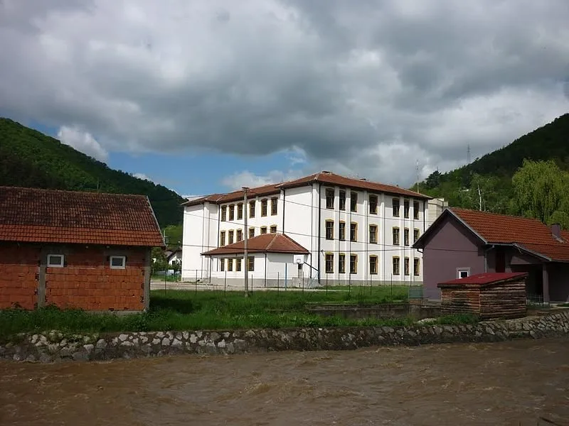Gimnazija Bosilegrad foto Wikimedia Mr066381