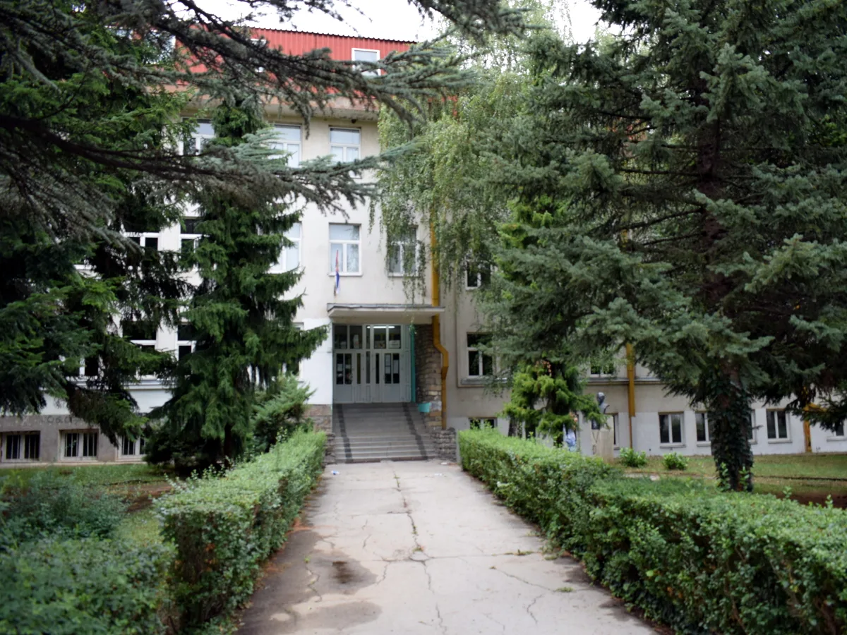 Gimnazija i Ekonomska skola Kursumlija foto wikimedia katarina Z