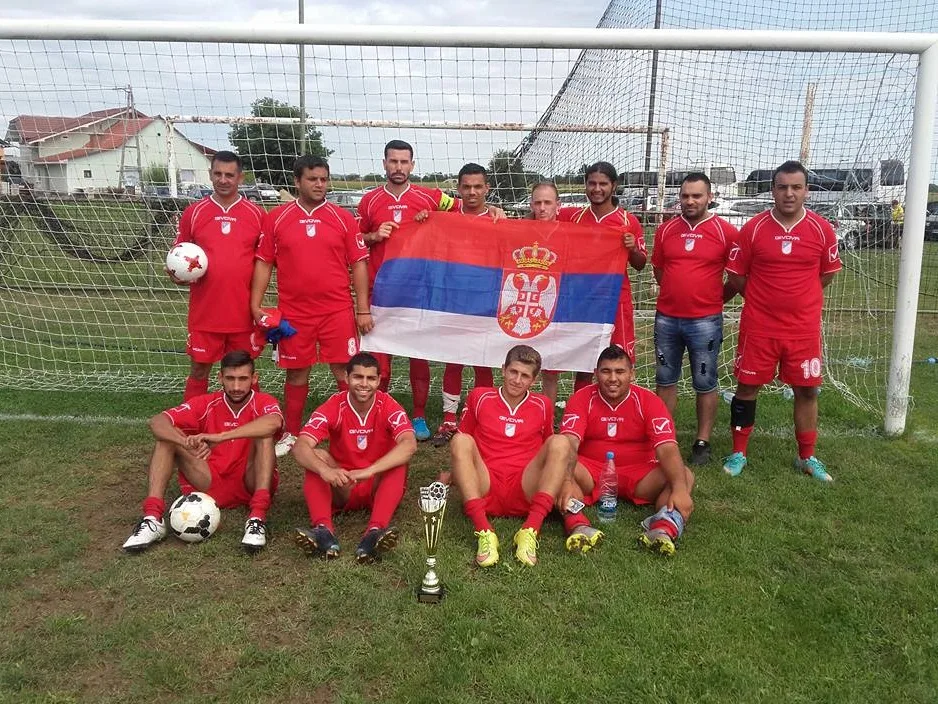 Romska fudbalska reprezentacija foto Romska inicijativa za odrzici razvoj
