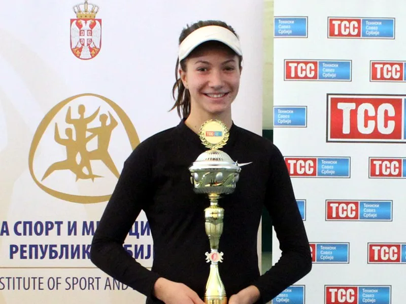 Lola Radivojevic sampion Srbije foto Teniski sabez Srbije