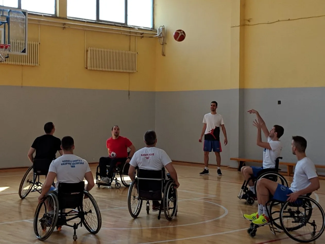 Prvi trening kosarke u kolicima foto Fakultet sporta i fizickog vaspitanja