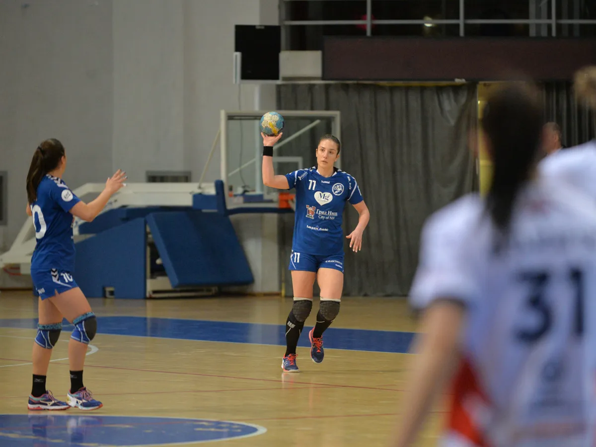 naisa foto jv vanja keser