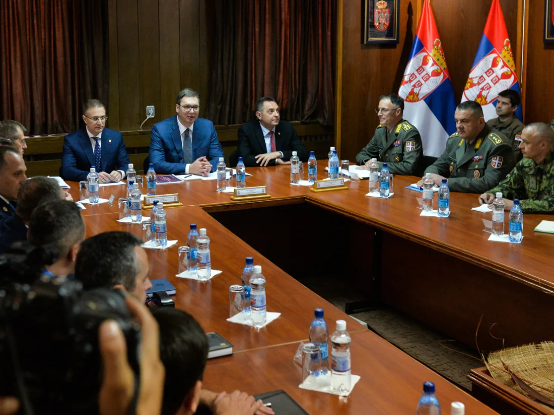 vucic sa vojskom2 foto vanja keser