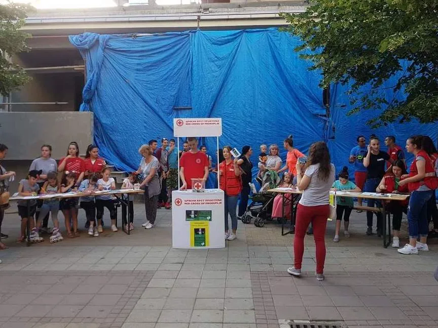 Pomoc Nikolini crveni krst foto Ljubisa Mitic