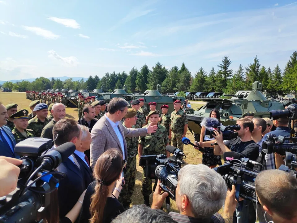 Vucic tenkovi Foto S M