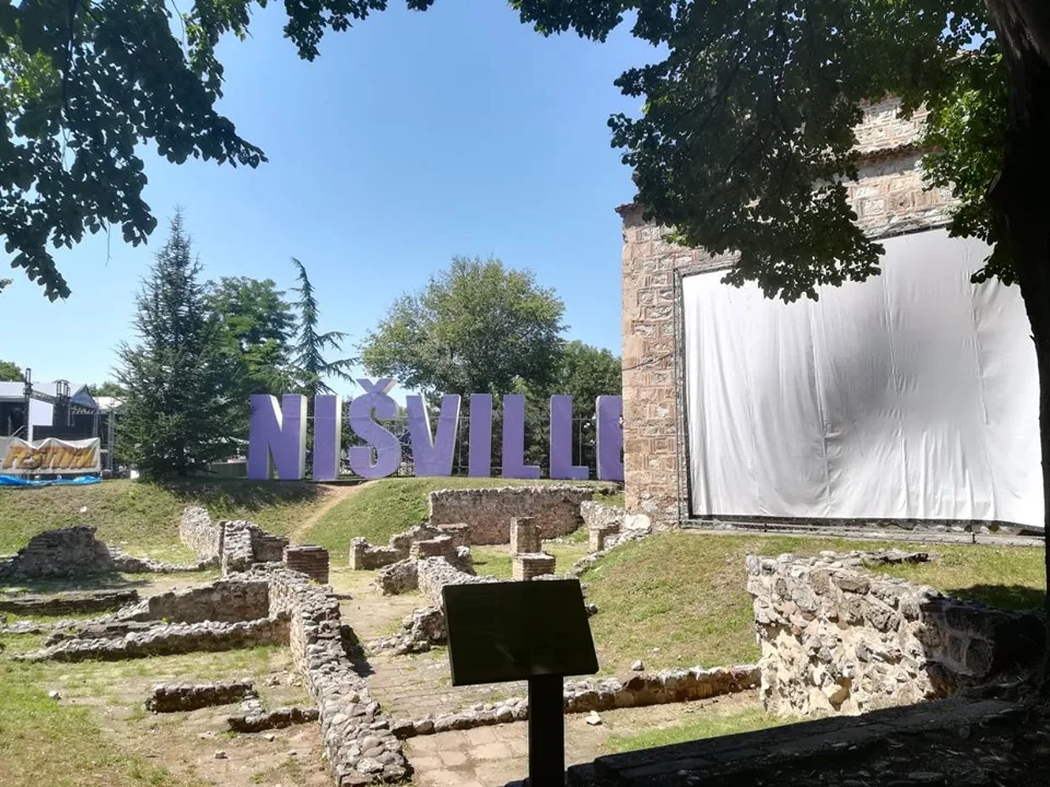 Nisvil slova i platno J A