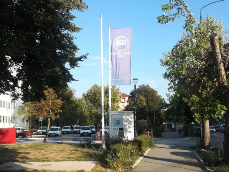 Uklonjena zastava Srbije foto Ljubica Jocic