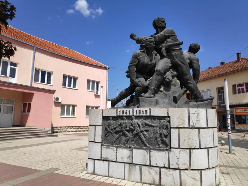 spomenik foto Lj F