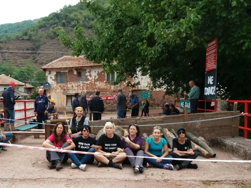 barikade foto N R