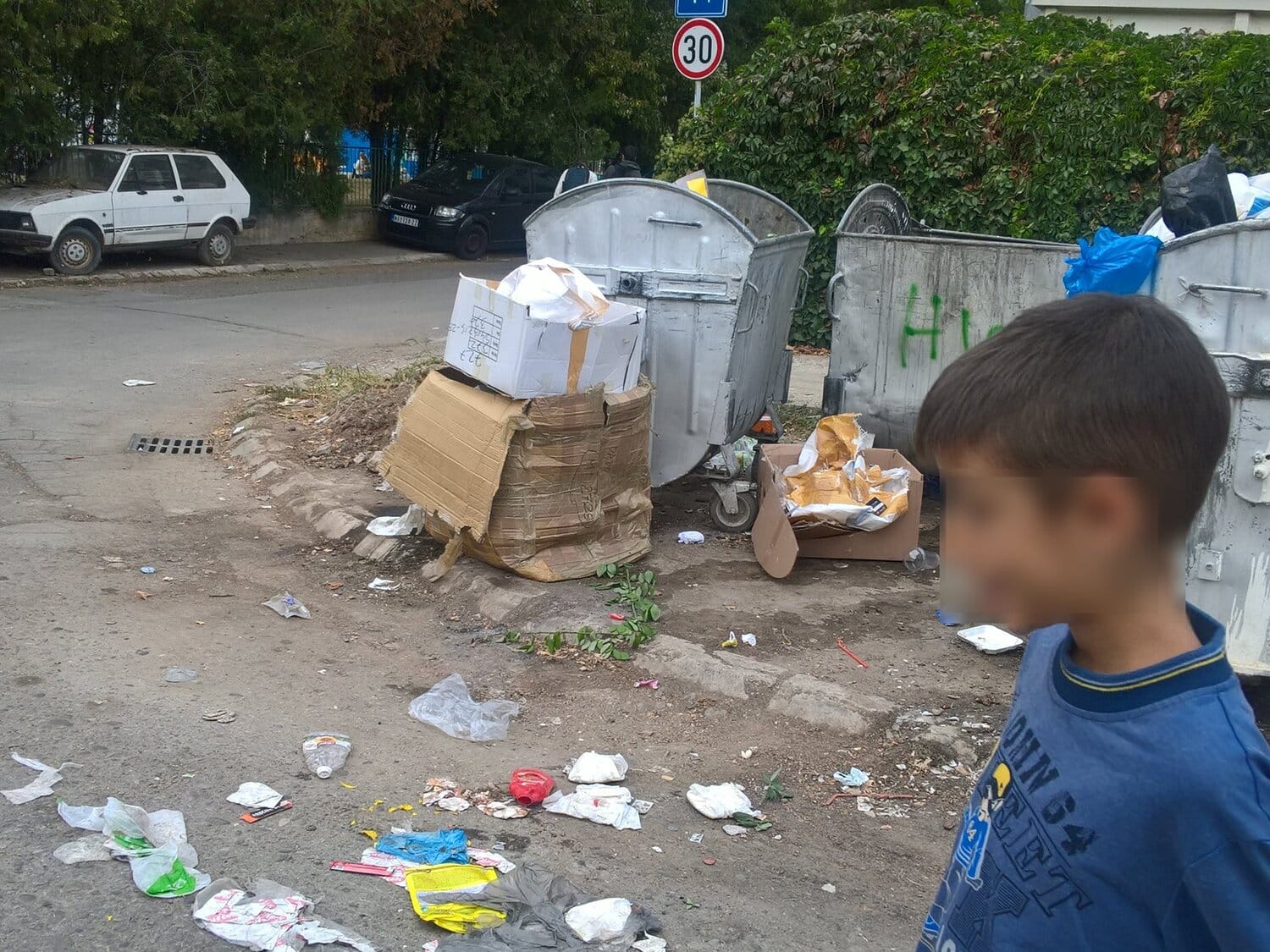 Smece oko kontejnera pored OS Cegar Prijavi problem