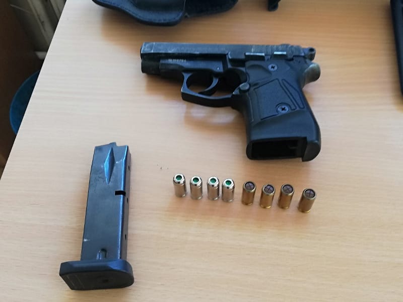 gasni pistolj foto Uprava carina