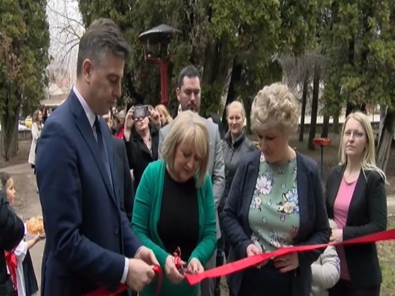 ministarka pirot foto M