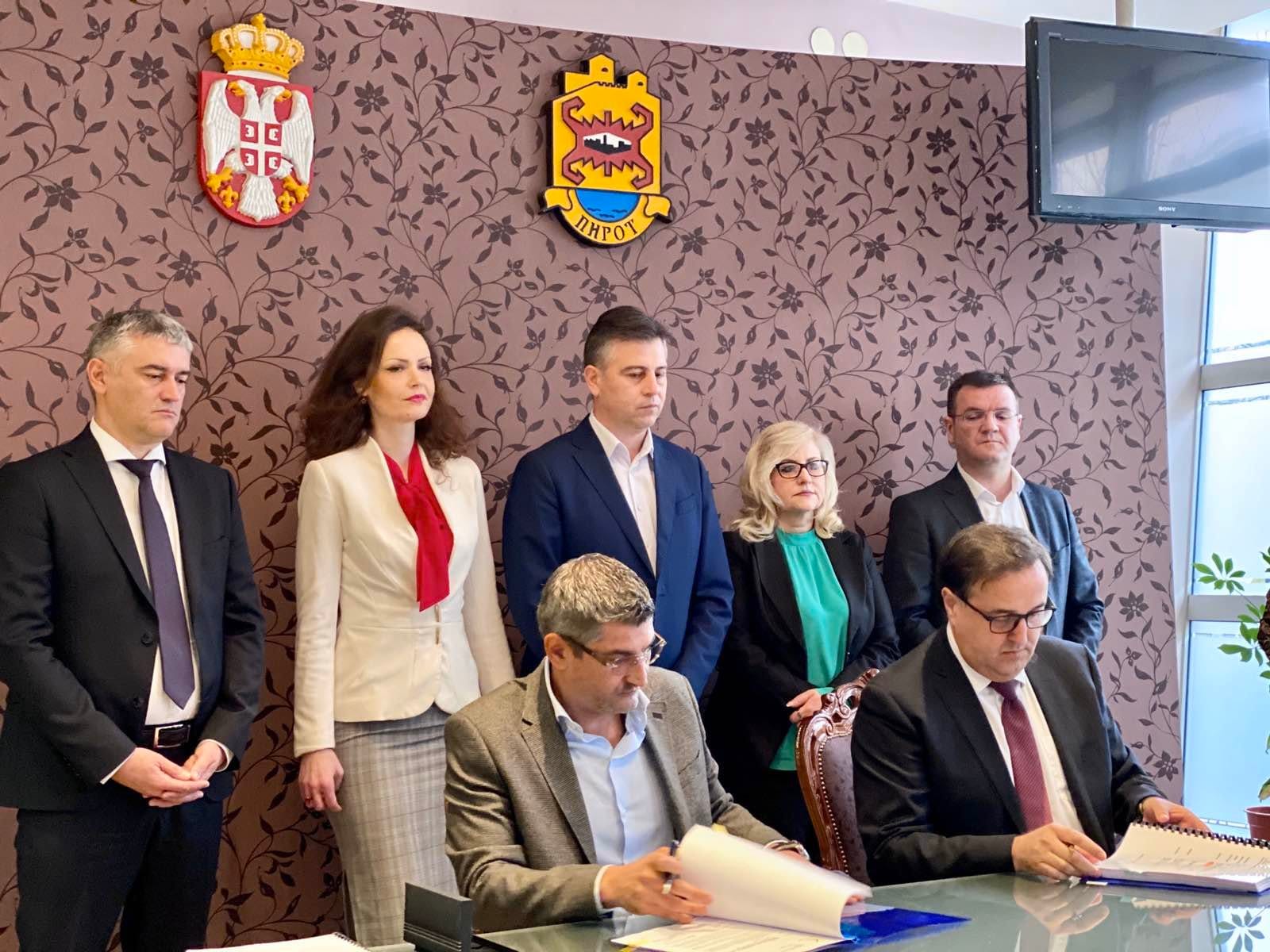 Ugovor putevi foto Koridori Srbije