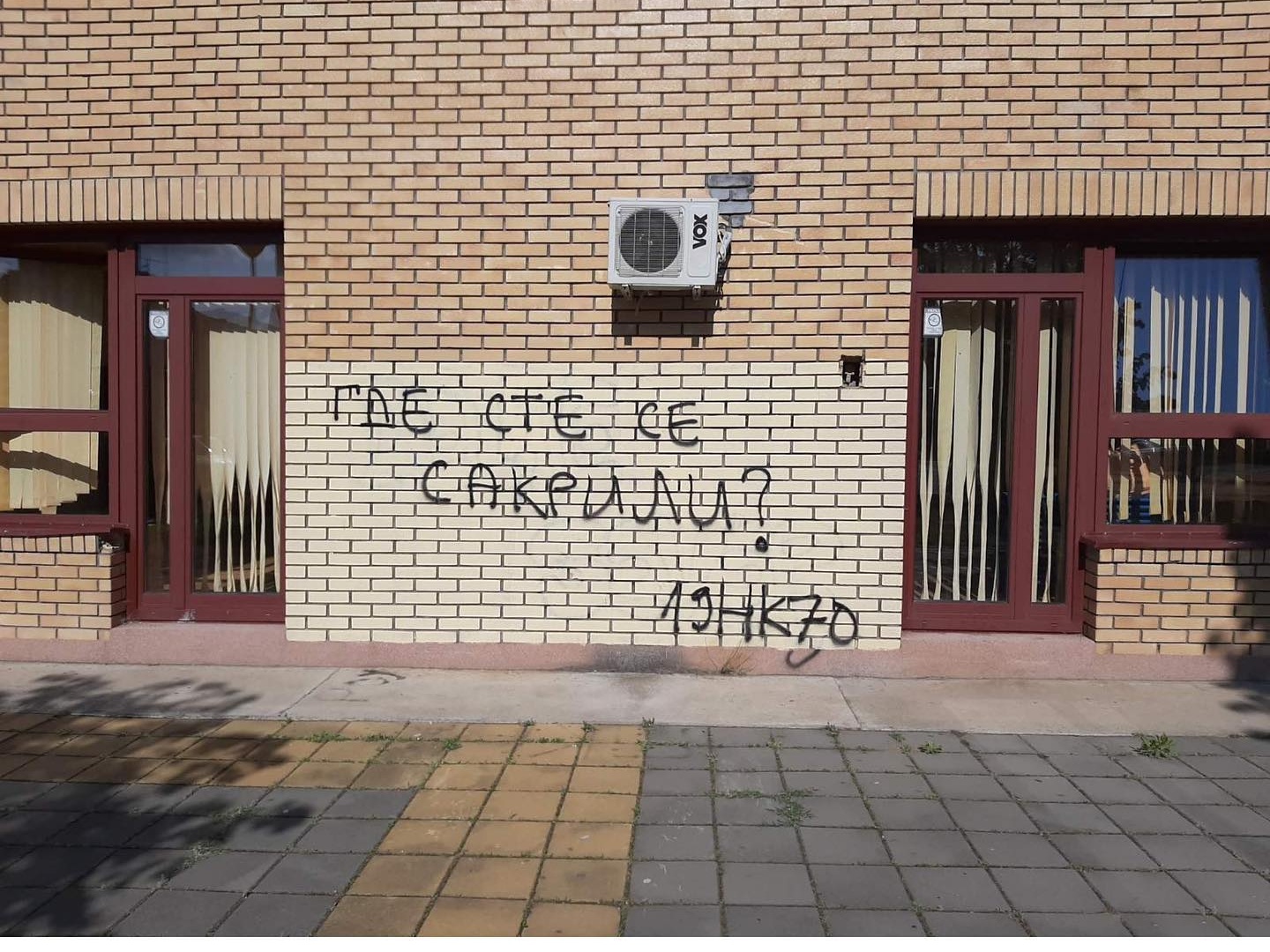 grafiti foto pcelica