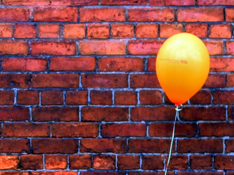 Narandzasti balon ilustracija foto flickr EladeManu