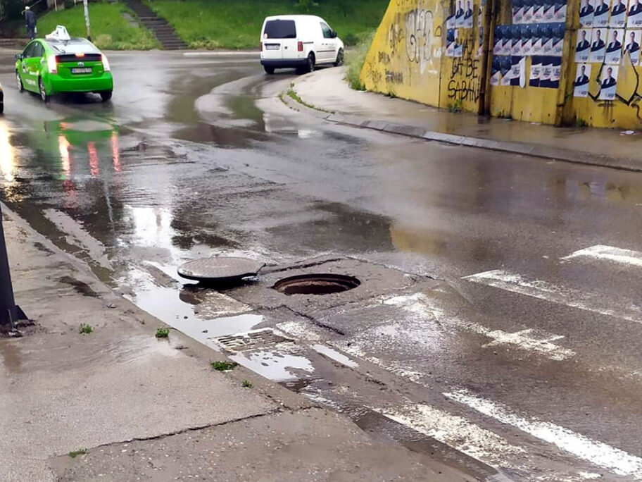 Otvorena sahta nadvoznjak Zetska foto Nikola Stojanovic