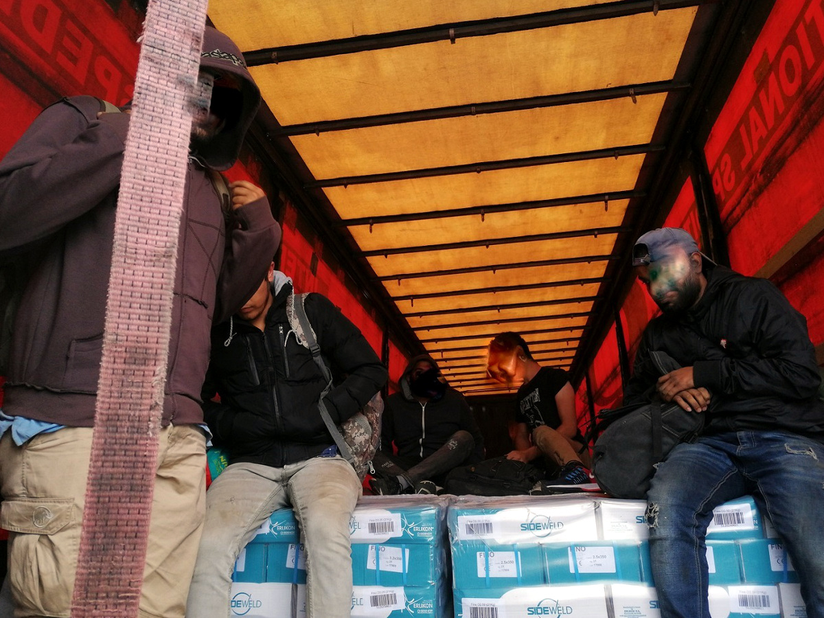migranti u prukolici kamiona Nis 05 08