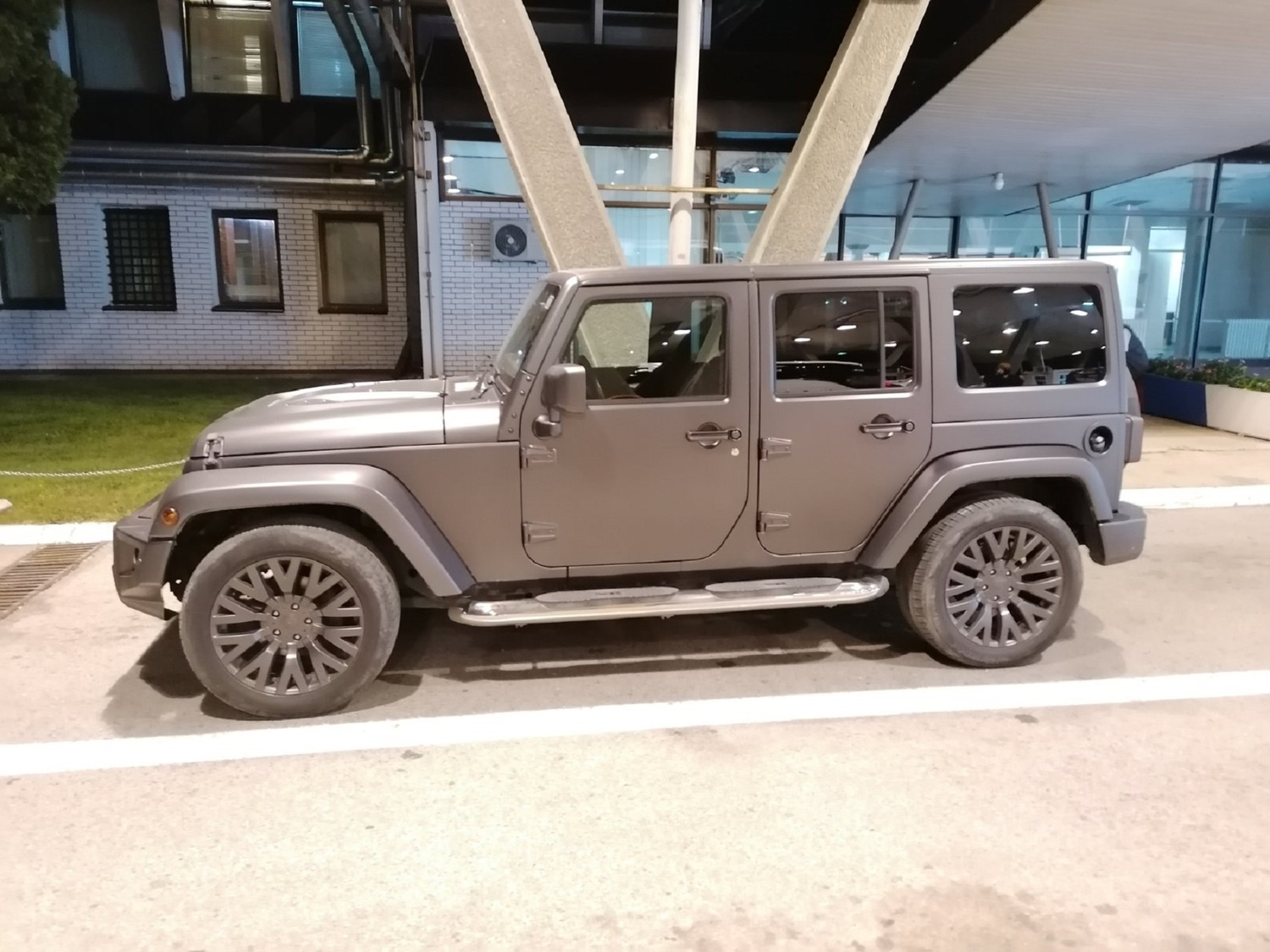 Skupoceni Jeep Wrangler zadrzan na Gradini