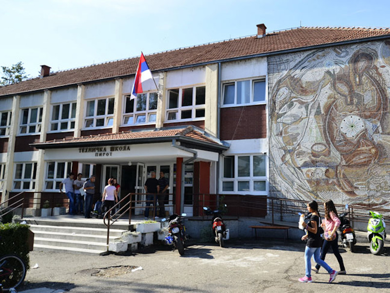 pirot tehnicka skola zgrada
