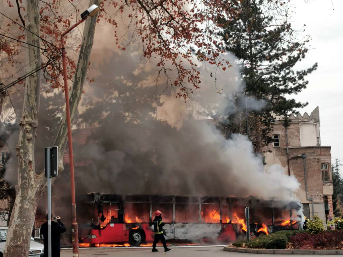 Zapaljen bus Niska Banja foto citalac