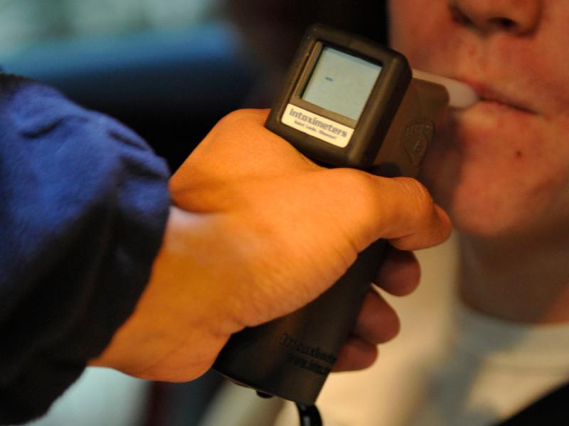 800x600 voznja alkohol policija test foto media defense gov CC
