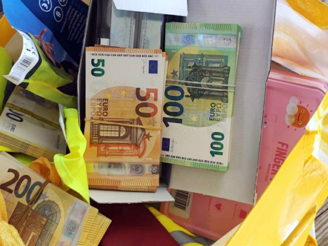 pokusali da prenesu novac i smaragde foto mup 5