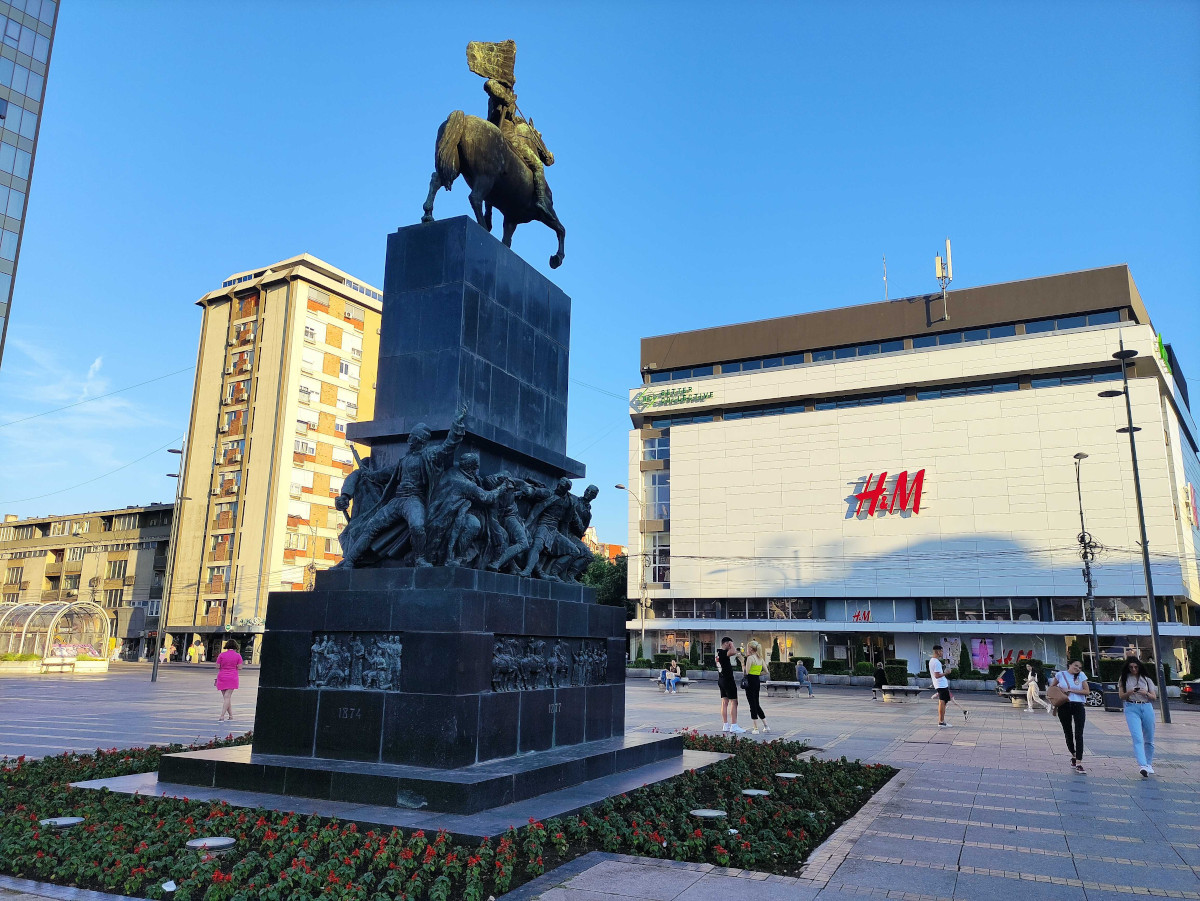 Centar Nisa spomenik foto jv ljubica joci