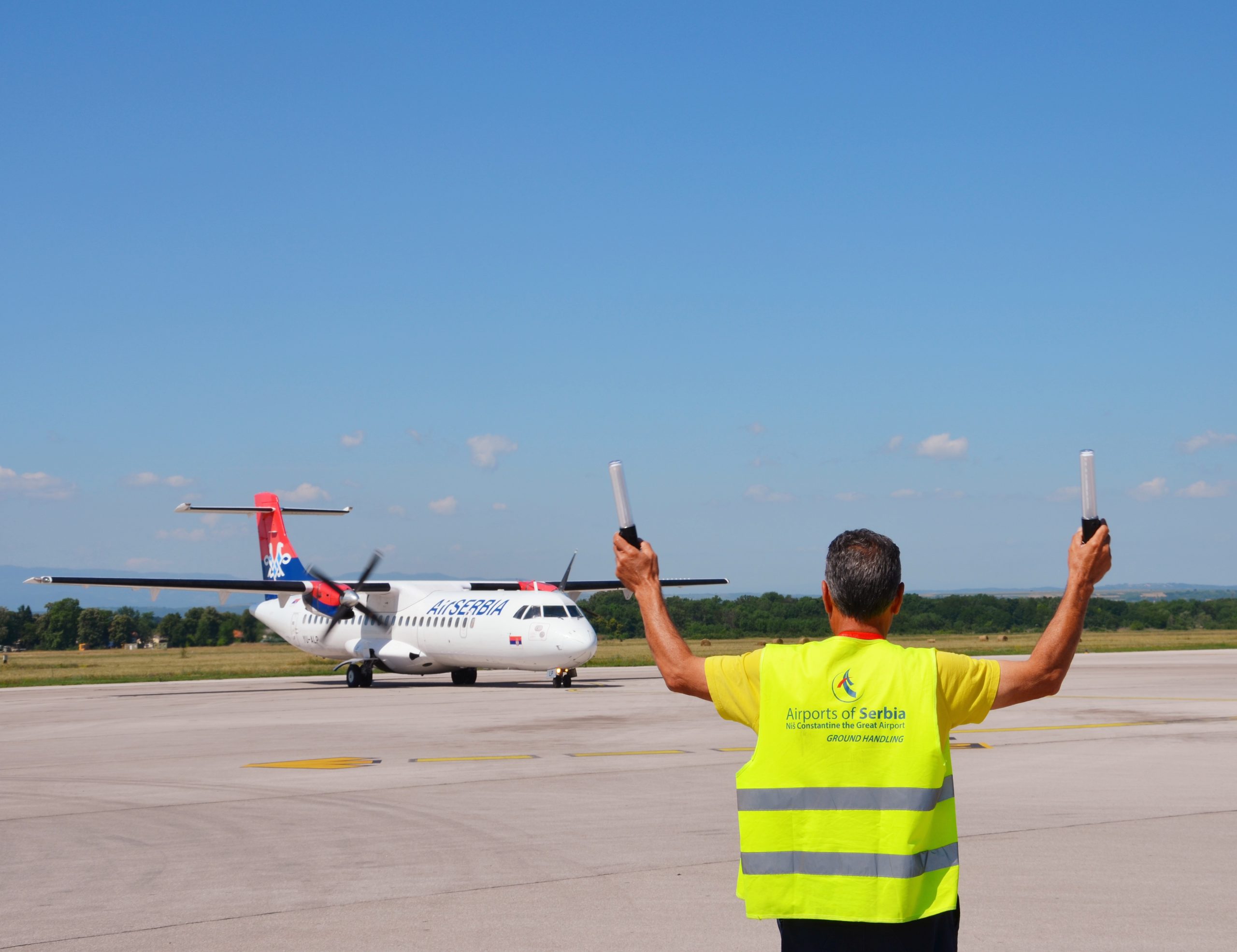 avion nis atina foto aerodrom konstantin veliki scaled