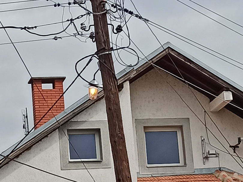 niska banja sijalice danju gore foto citalac 2