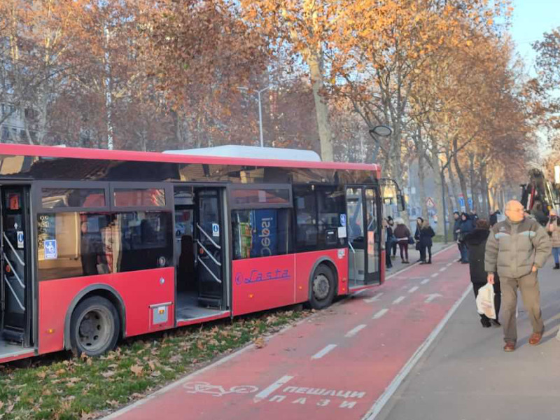 autobus bulevar foto nr